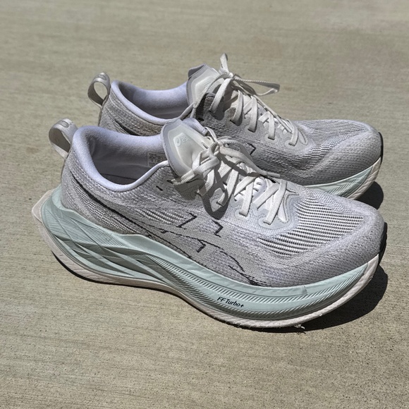 Asics Superblast 2 (Women's 8.5, Men's 7) - Picture 3 of 9